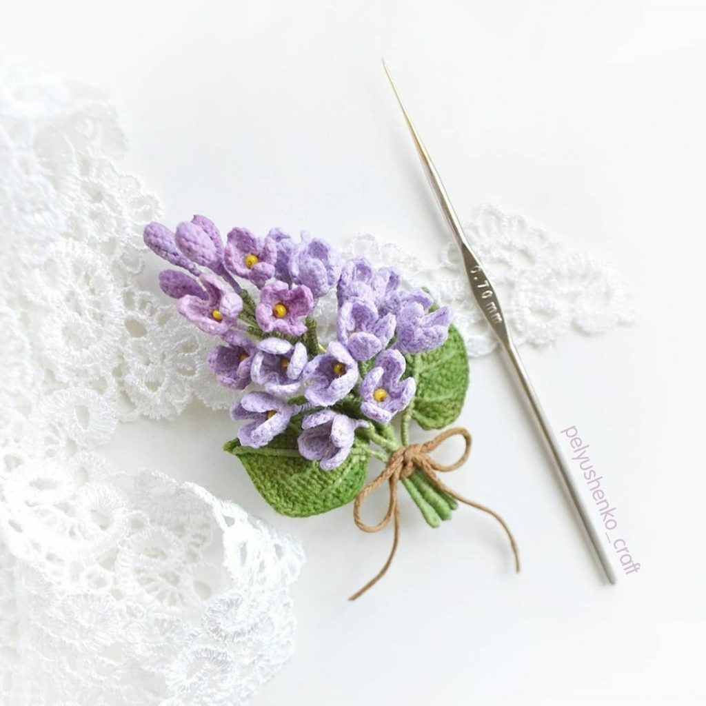 Free pattern of the crocheted awesome lilac