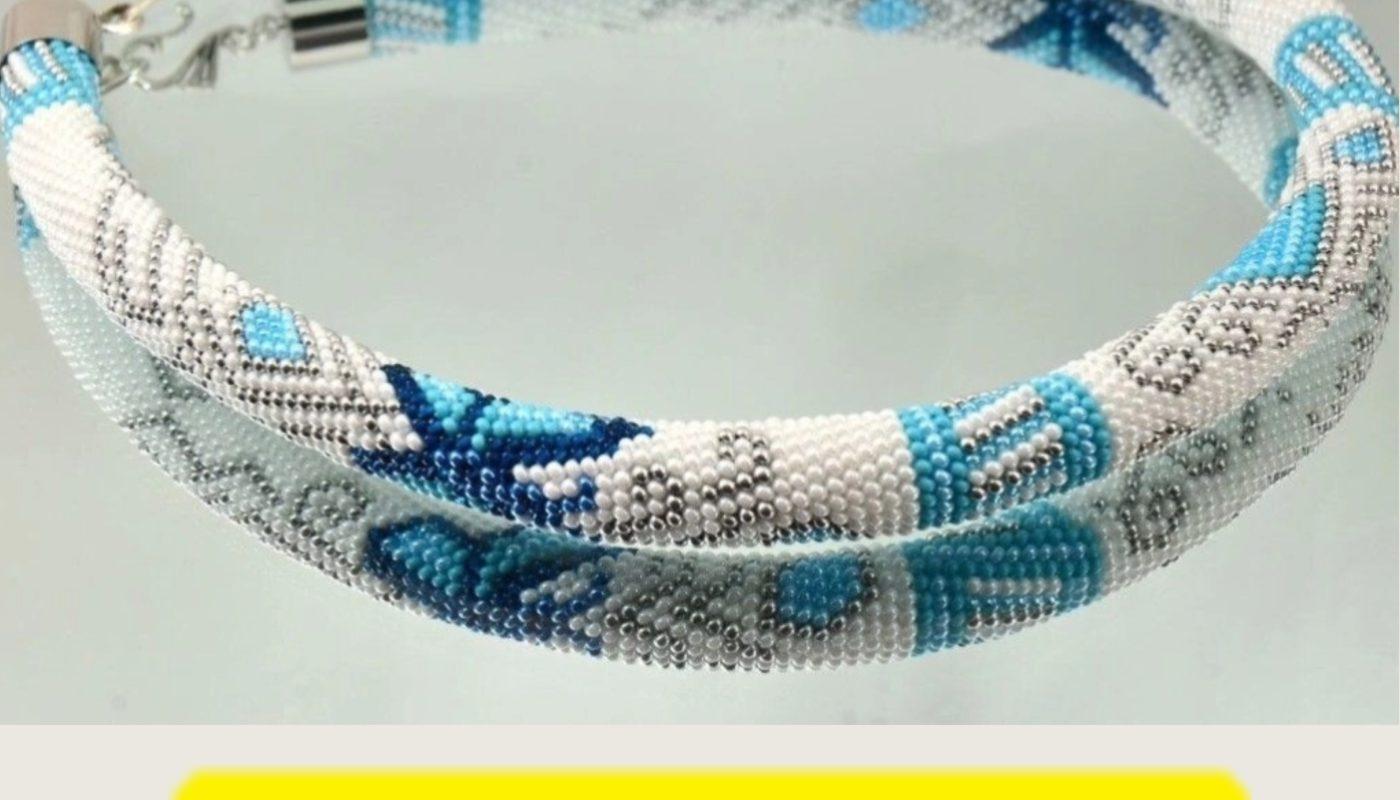 Free beading bracelet pattern with butterfly design.
