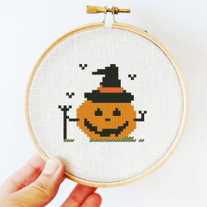 The small cross-stitch pattern with "Pumpkin Horror".