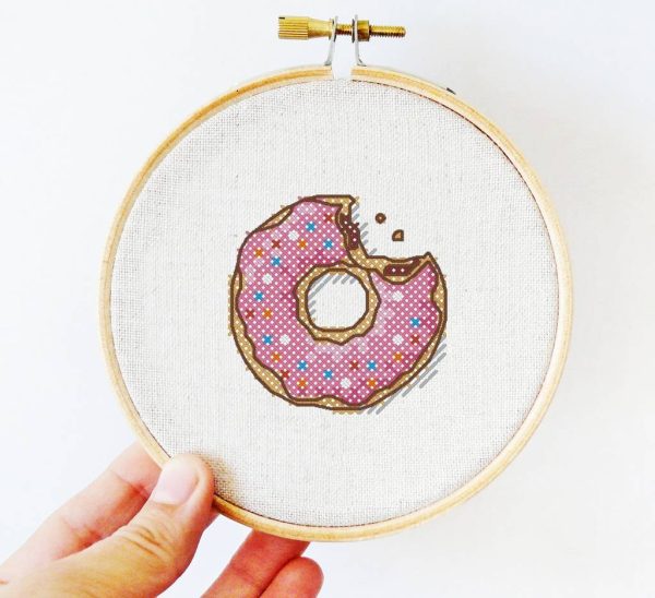 The free cross-stitch pdf printable pattern "Donut" in modern style.