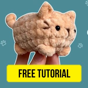 Free crochet tutorial how to create a cute DIY easy cat. Use them to create a gift.